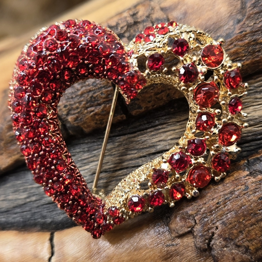Heart Brooch Gold Tone Red Crystals Modern EUC No Missing Stones ❤️